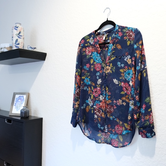 Kut from the Kloth Tops - KUT from the Kloth Chiffon Roll-tab Sleeve Blouse, Size XSP *Fits XS/S Reg